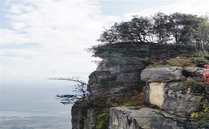 無限風光在險峰---何建民