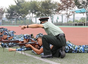 我們在軍訓之——“終于摸到真槍了”