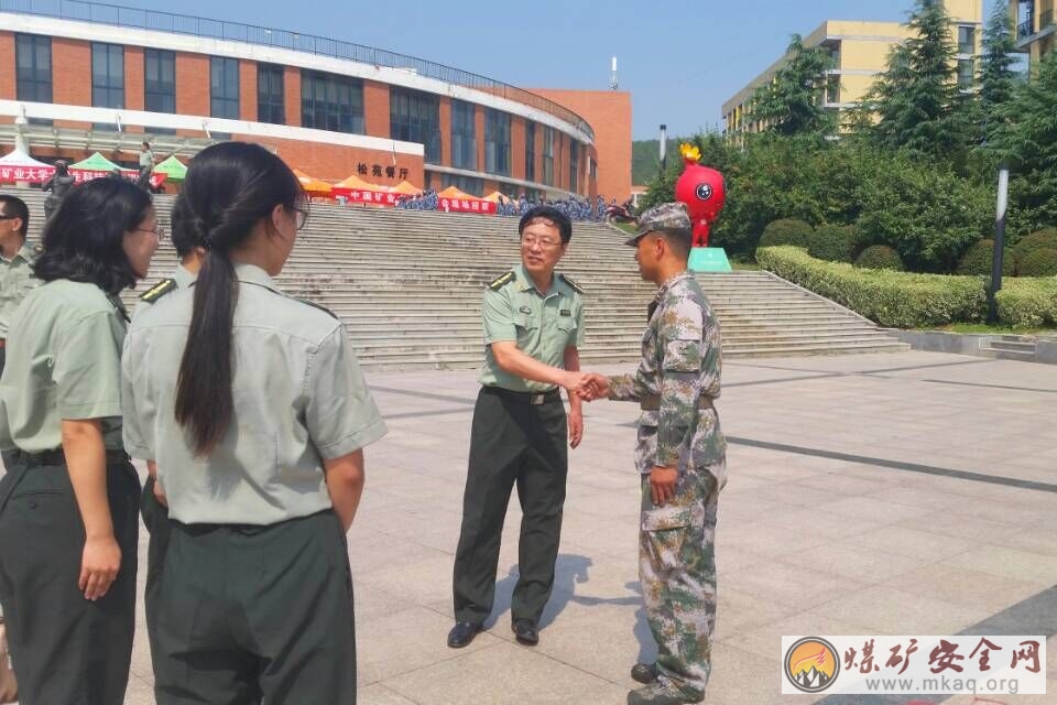 校黨委副書(shū)記曹德欣一行蒞臨管理學(xué)院視察新生軍訓(xùn)工作