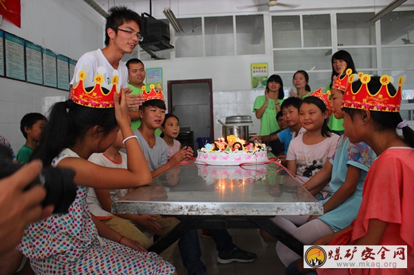 點滴幸福，溫暖你我—夢啟支教團上馬小學七月生日的同學慶生