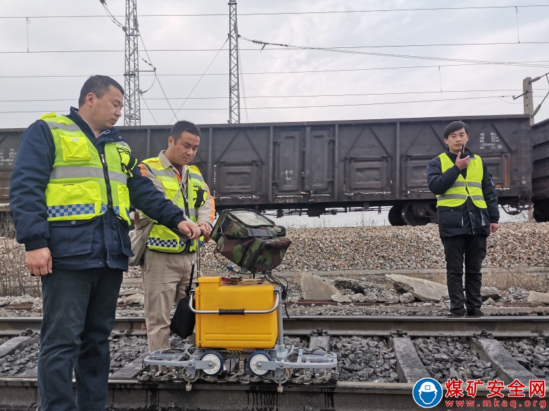 中煤新集鐵路運輸公司：鐵專線上保供“忙”