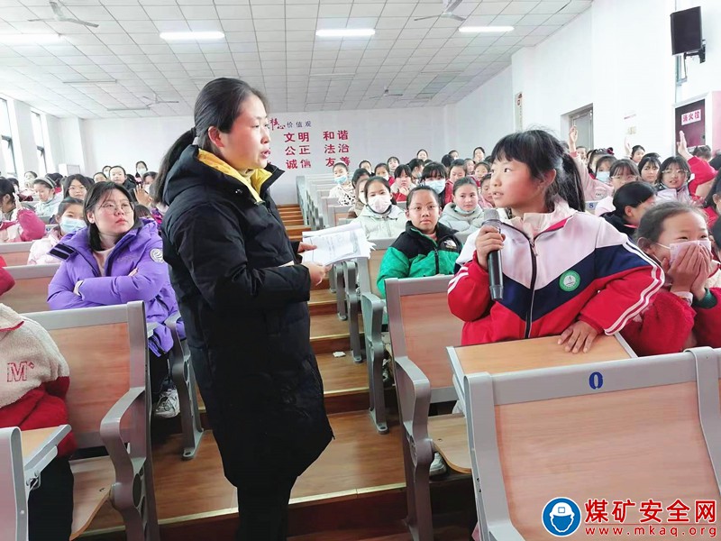 安徽廬江：郭河明德小學(xué)舉辦女生青春期心理生理衛(wèi)生知識(shí)講座