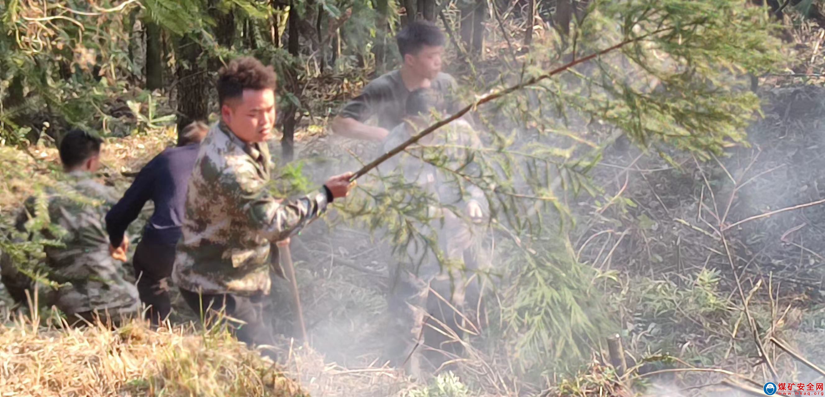 安順煤礦：搶險(xiǎn)滅山火 地企一家親